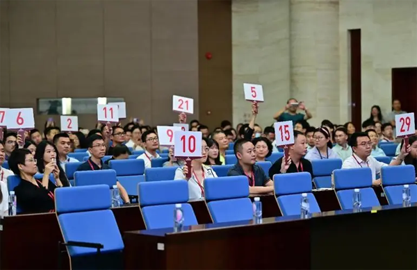 如何在拍賣中獲得高價值域名?